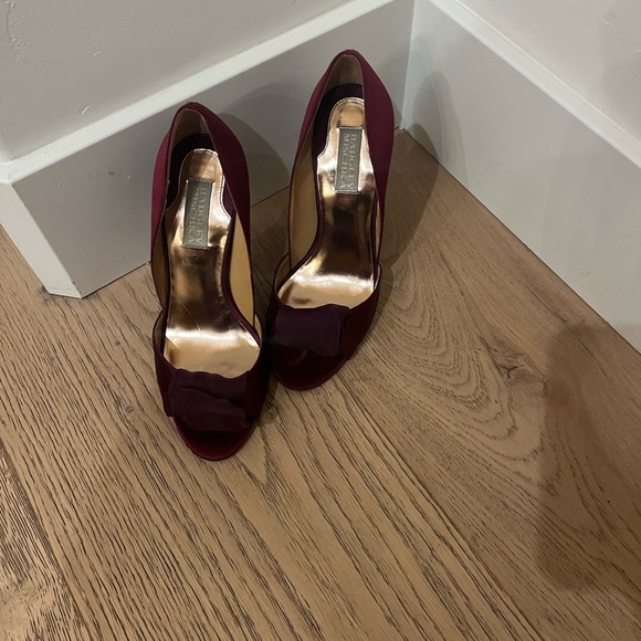 Badgley Mischka maroon Christmas pumps - Picture 3 of 5